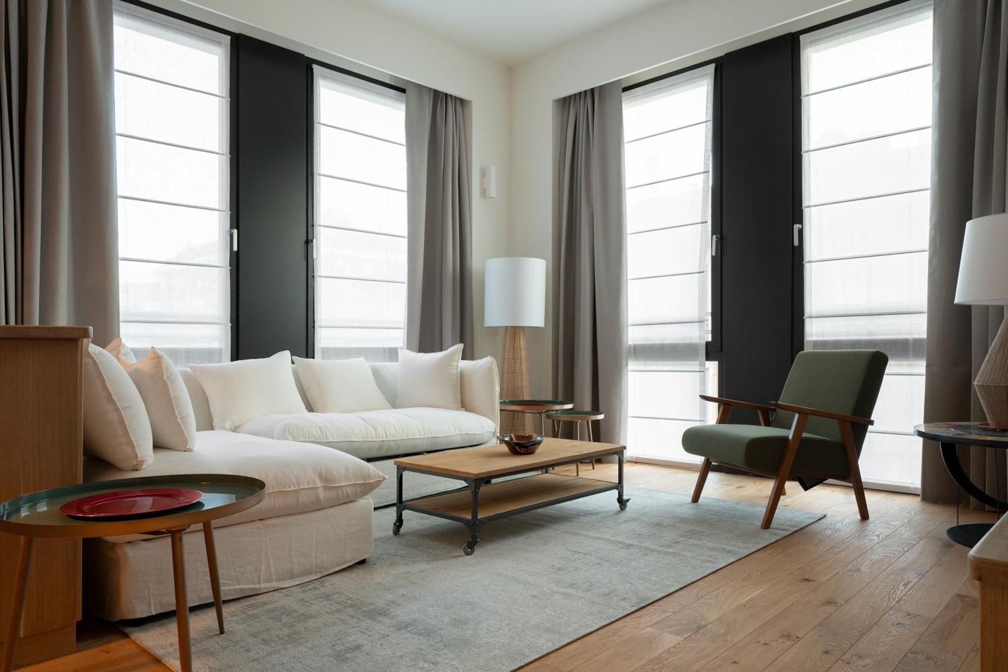 Santa Tecla Living Washington Building * Milano